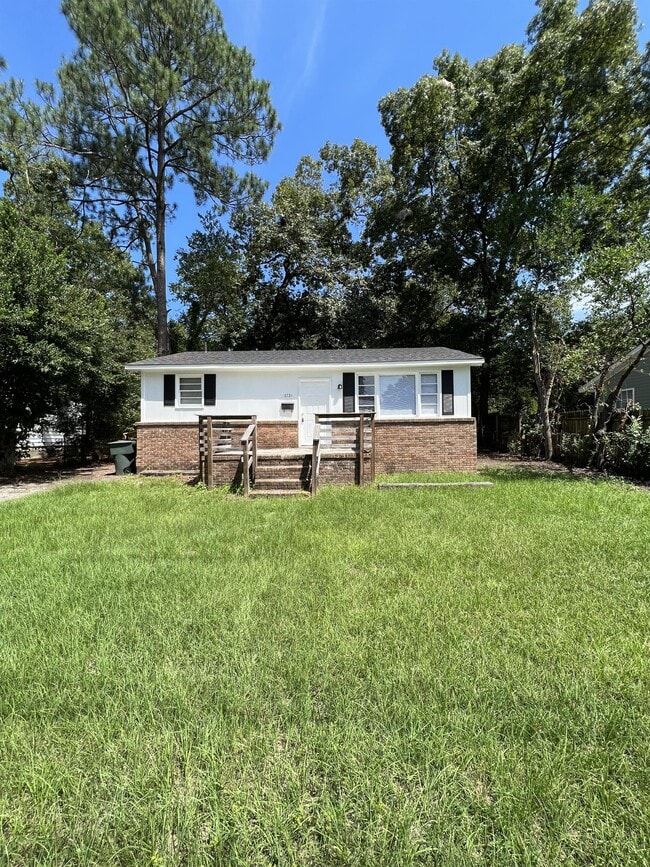 Photo - 2721 Kingswood Dr