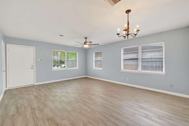 Photo - 3428 Bradford St