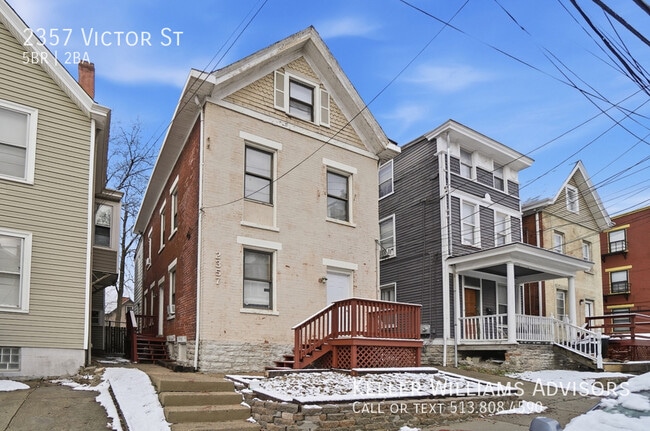 Building Photo - 2357 Victor St