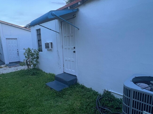 Photo - 5870 SW 20th St Unit B
