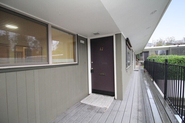 Photo - 3200-3236 SW Marigold St Unidad e03f022b-efbe-11ef-a954-0ef659e2e2b7