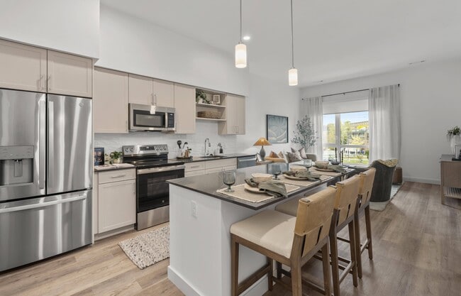 Building Photo - Lore