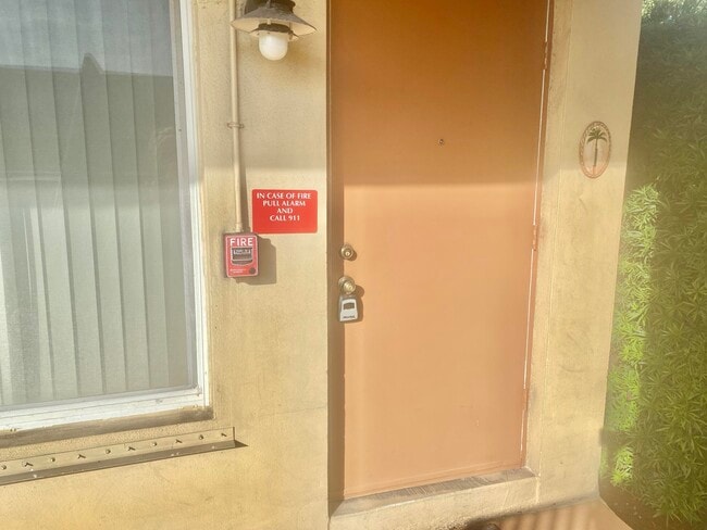 Building Photo - 2303 S Federal Hwy Unit 1