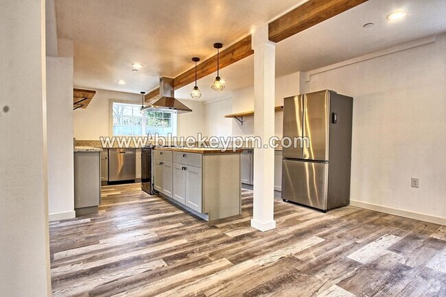 Building Photo - NEW Daylight Basement Apartment...2 Bed, 1...