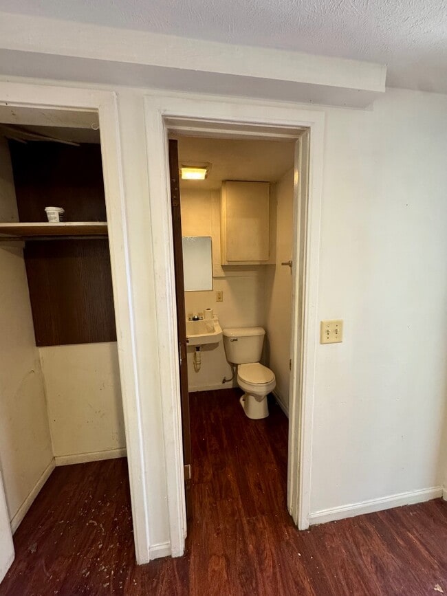 Photo - 604 N Main St