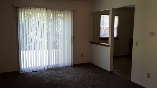 Photo - 1010-1012 Valley Side Dr. Unit 1010