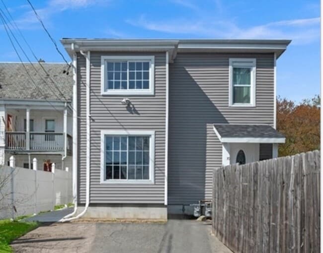 Building Photo - 20 Holbrook Ave Unit 1