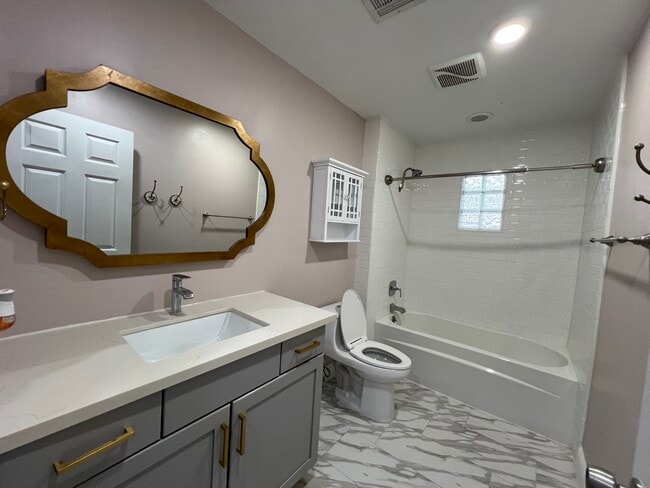 Photo - 828 1/2 Allston St