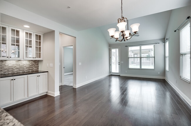 Photo - 141 Ambassador Private Cir