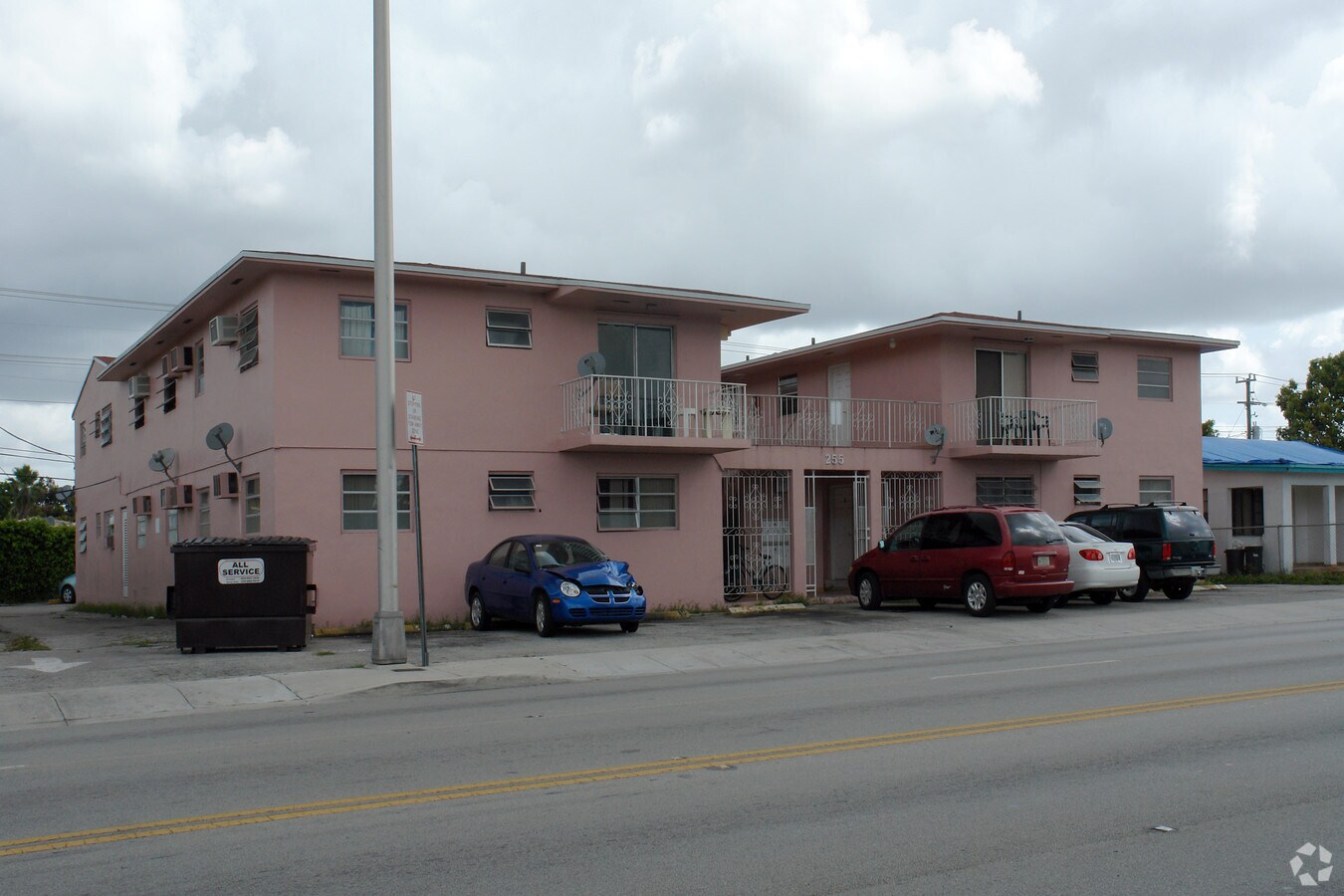 Photo - 255 E 9th St Apartments