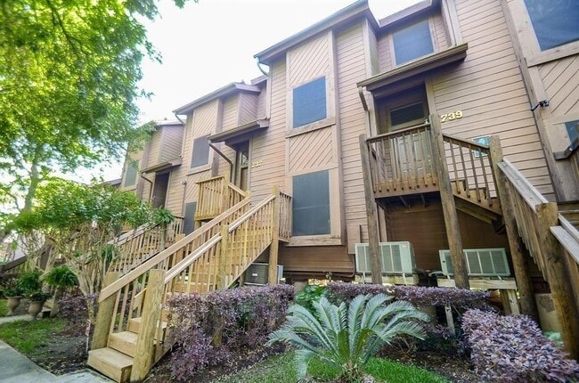 Photo - 737 Davis Rd Condo
