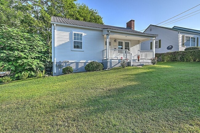 Photo - 608 Forest St