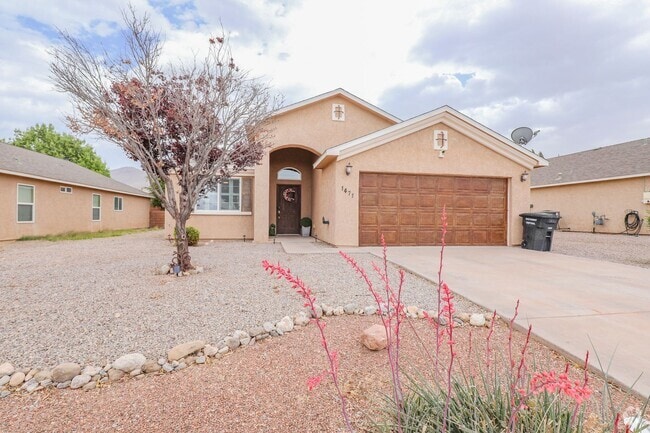 Building Photo - Well Maintained 4 Bedroom 2 Bath Home with...