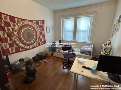 Building Photo - 18 Medfield St Unit B1