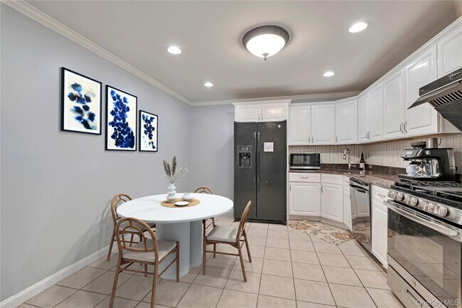119 Montgomery Ave Unit B