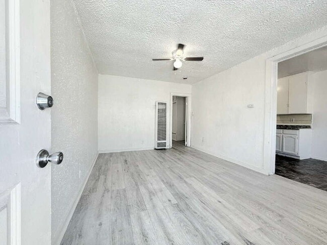 8508 1/4 San Pedro Street - 8508 1/4 San Pedro Street Rental