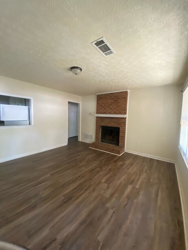 Photo - 120-122 Sayemore Dr