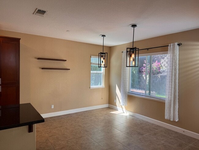 Photo - Lovely 3/2.5 in perfect location!