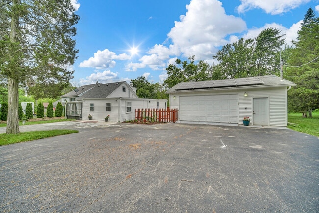 Photo - 37544 Columbus Ave