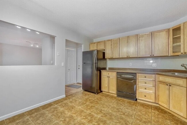 Photo - 131 Coolidge Ave Unit 123