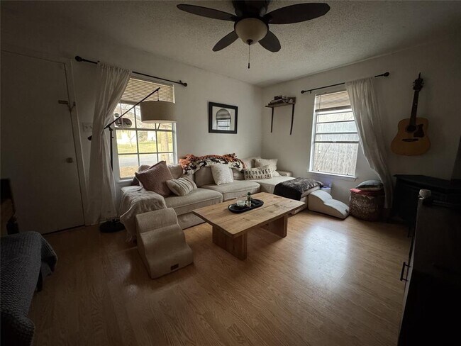 207 Chippendale Ave