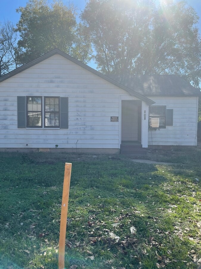 Photo - 108 E Cedar Ave House