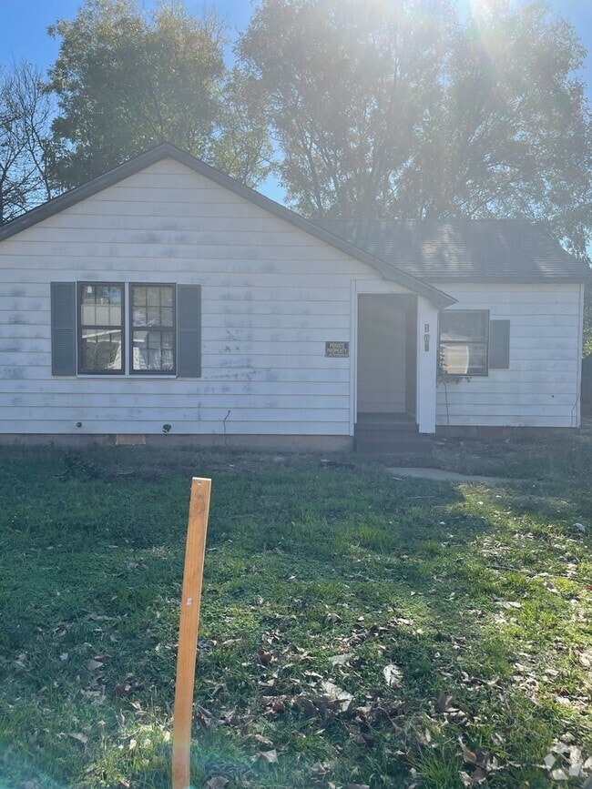 Building Photo - 108 E Cedar Ave Rental