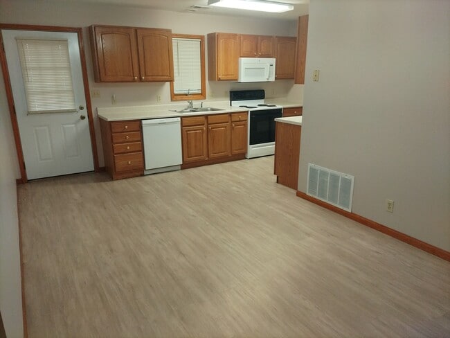 Photo - 605 Thomas Dr Unidad 601 Thomas Drive Hastings, NE 68901