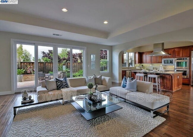 Photo - 5139 Holborn Way