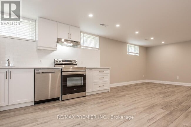 Photo - 569 Roding St