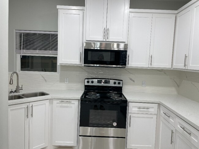 Photo - 2511 N Vineyard Ave Unit 2