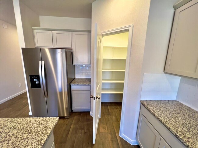 305 Darwin Pl