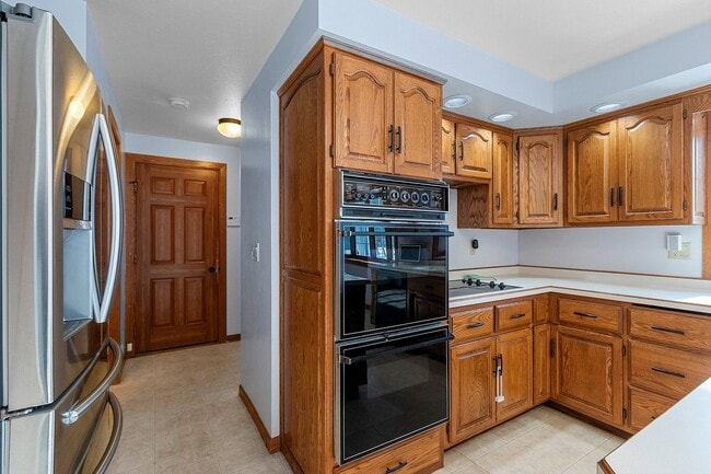 Photo - 5 BEDROOM 4.5 BATH PRIVATE BACKYARD