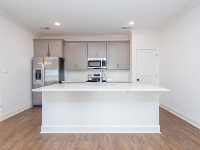 Photo - 637 Cottage Grv Cir