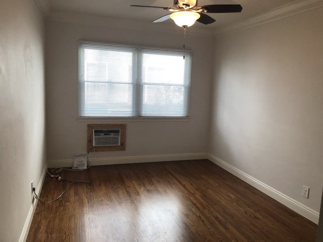 Building Photo - 5553 Matilija Ave Unit 5553