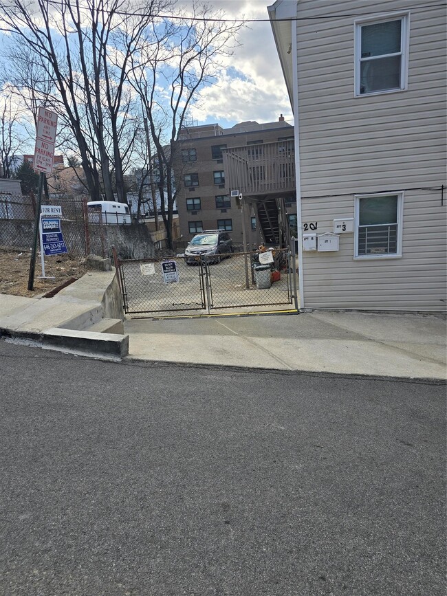 Photo - 201 Oak St Apartment Unit 3