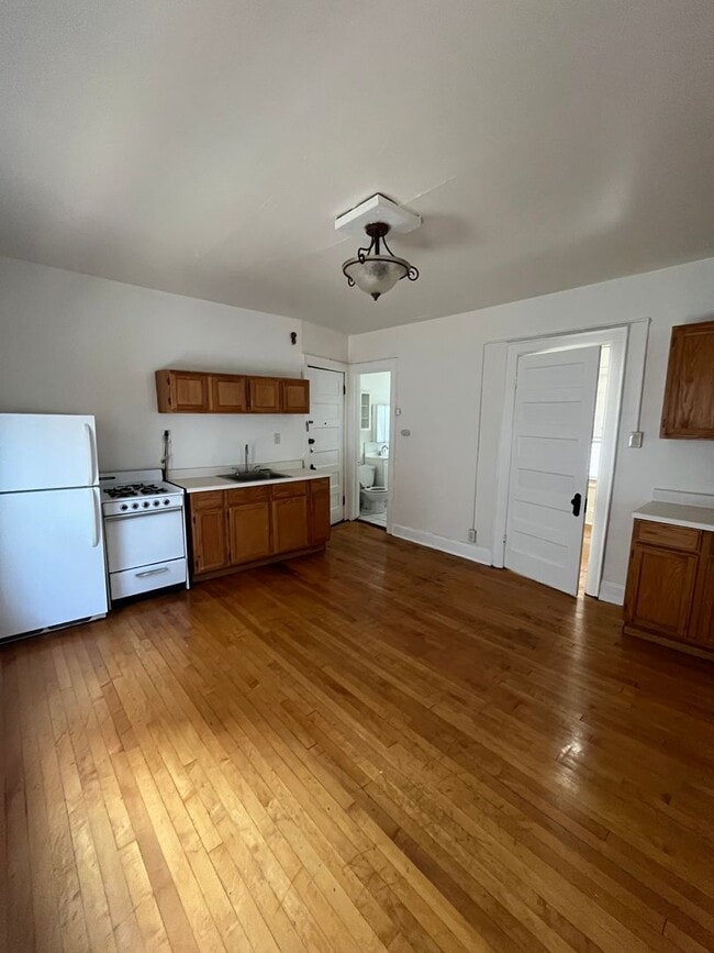 Photo - 2BR Upper Unit Off Brady St in the Heart o... Unidad #3