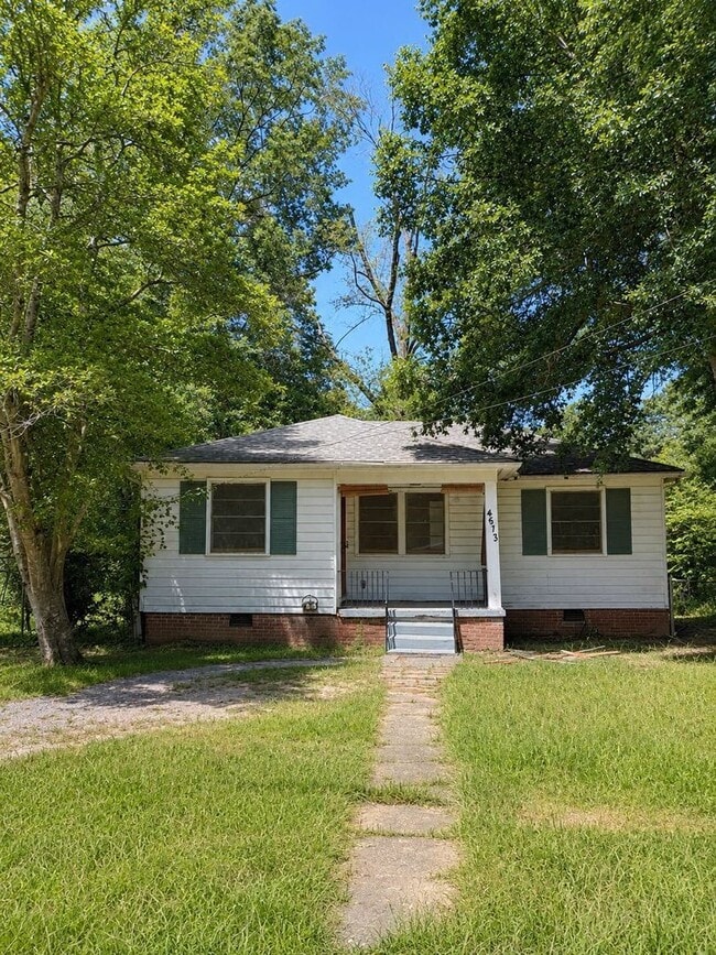 Building Photo - 3-Bedroom Home in the Desirable Broadmoor Area