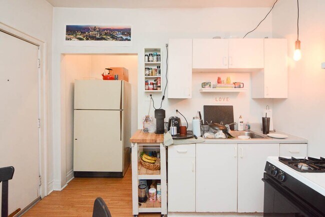 Photo - 1933 W Crystal St Unit M06H