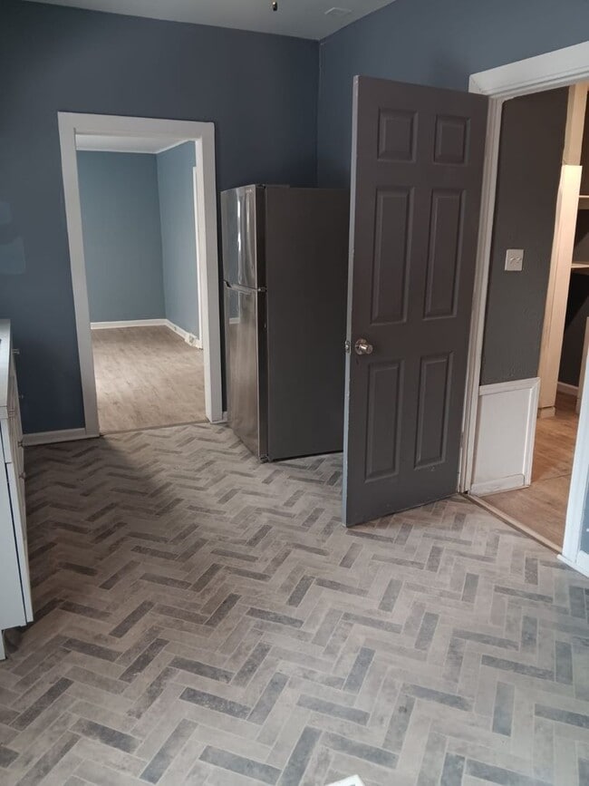 Building Photo - 3431 W 56 LLC Unit 1st Floor