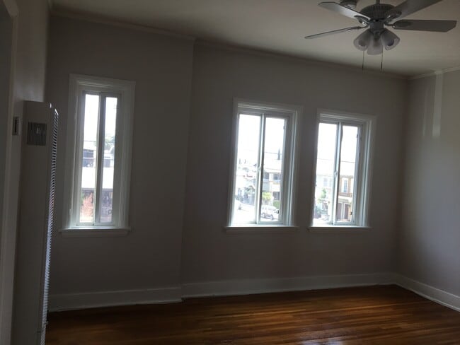 Photo - 1759 Hillhurst Ave Unit #7