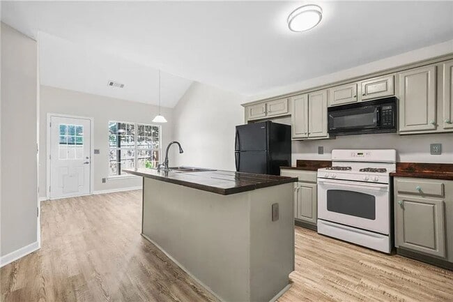 Photo - 1288 Gates Cir SE