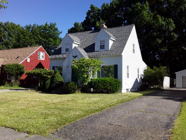 Building Photo - 1563 Berendo Ave Rental