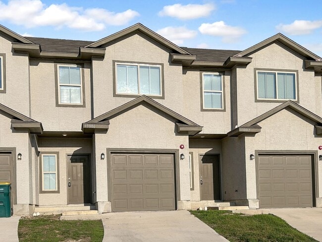 Building Photo - Charming Townhome Near I-35 & Randolph AFB