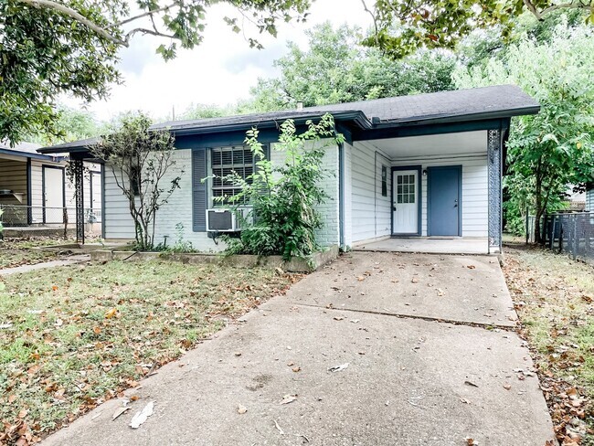 Building Photo - 3 Bedroom / 1 Bath w/ Carport (SOCO / 7870... Rental