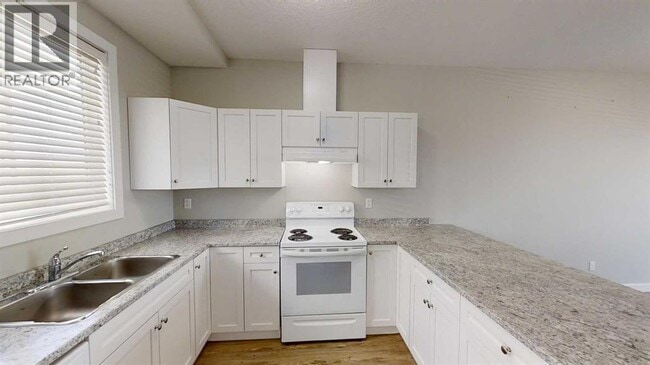 Photo - 9503-9112 112 Ave