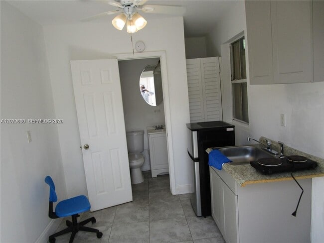 Photo - 115 NE 192nd St Unidad 1
