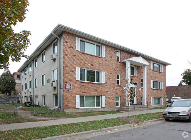 Building Photo - Aldrich Apartments | Near I-94 & Theodore ...