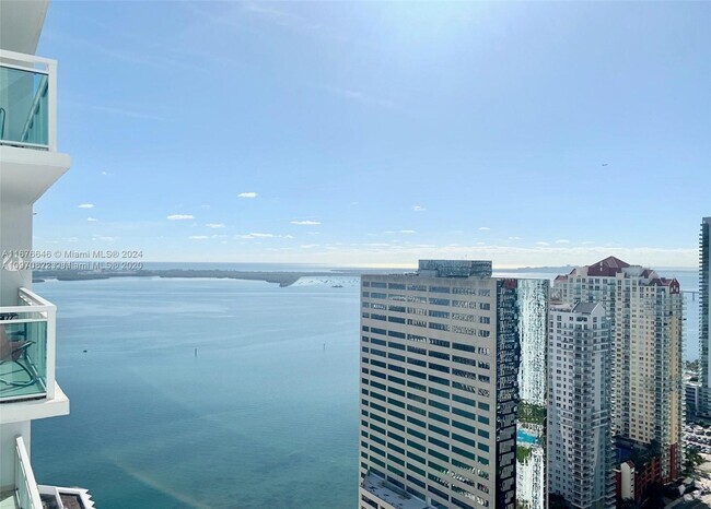 Building Photo - 950 Brickell Bay Dr Unit 3807 Rental