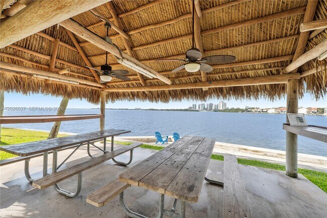 Photo - 2 Grove Isle Dr Unit B1706